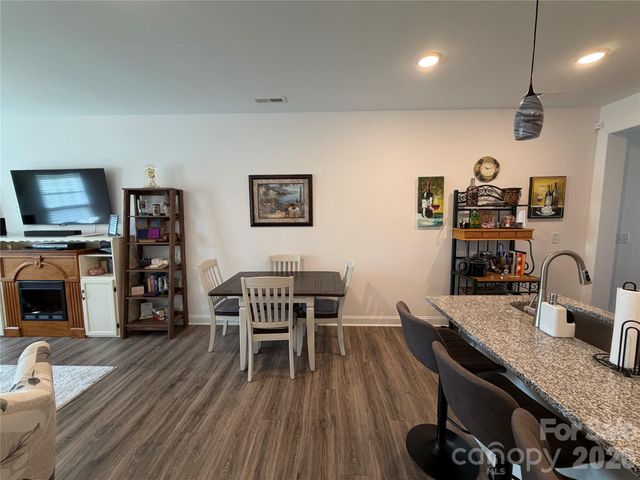2125 24th Street Lane SE, Hickory, NC 28602