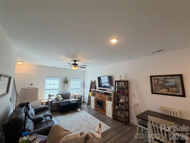 2125 24th Street Lane SE, Hickory, NC 28602