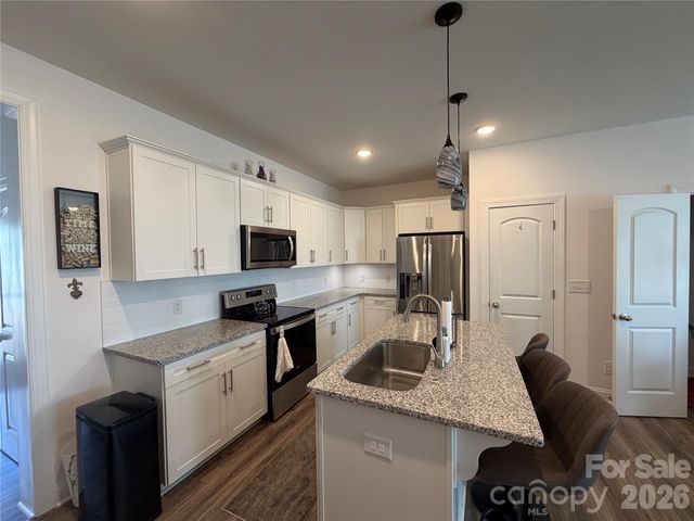 2125 24th Street Lane SE, Hickory, NC 28602