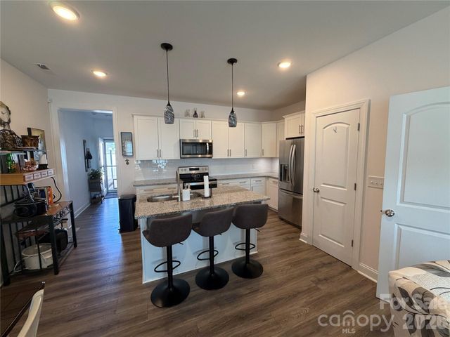 2125 24th Street Lane SE, Hickory, NC 28602