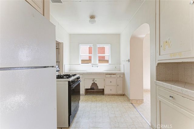 4909 York, Los Angeles, CA 90042