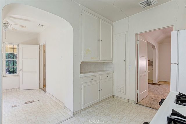 4909 York, Los Angeles, CA 90042