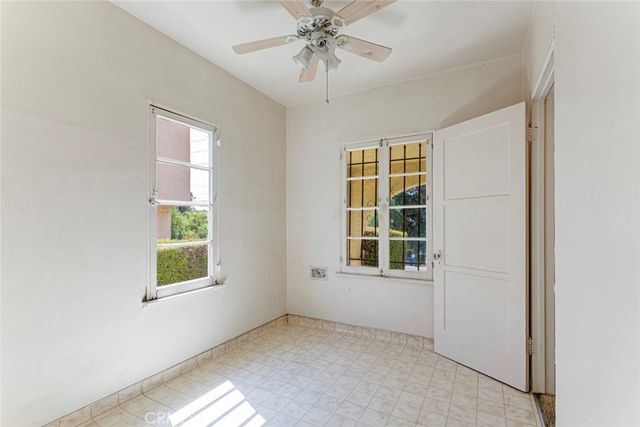 4909 York, Los Angeles, CA 90042