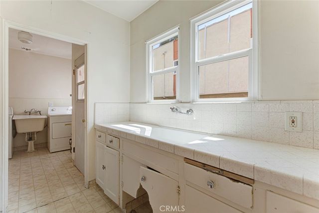 4909 York, Los Angeles, CA 90042