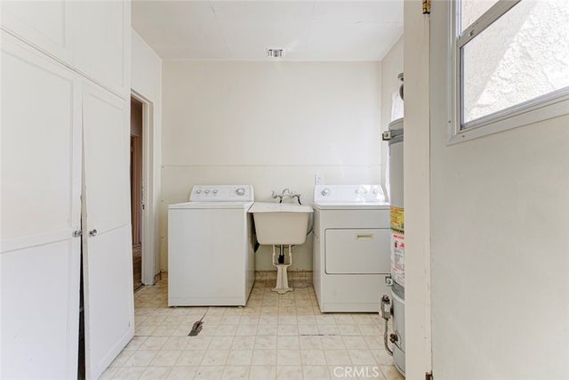 4909 York, Los Angeles, CA 90042