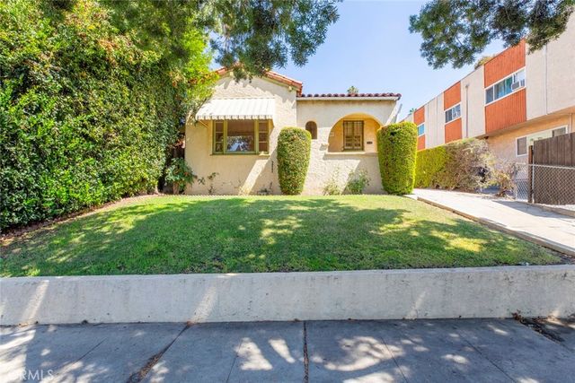 4909 York, Los Angeles, CA 90042