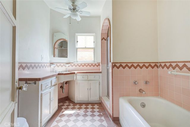 4909 York, Los Angeles, CA 90042