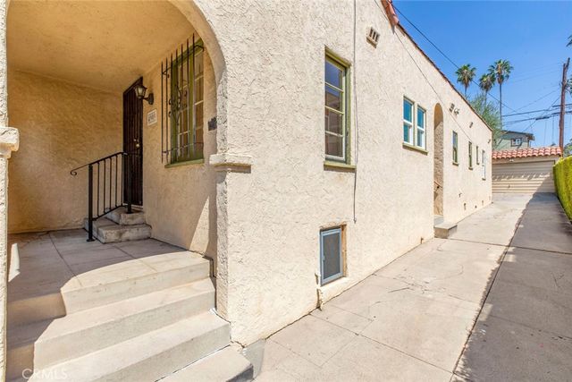 4909 York, Los Angeles, CA 90042
