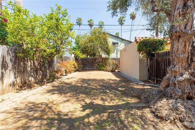 4909 York, Los Angeles, CA 90042