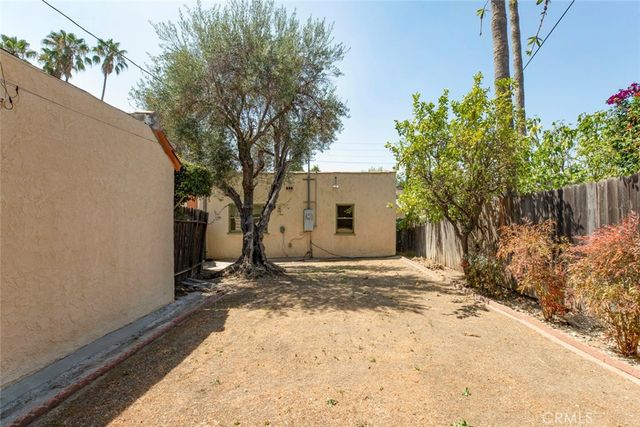 4909 York, Los Angeles, CA 90042