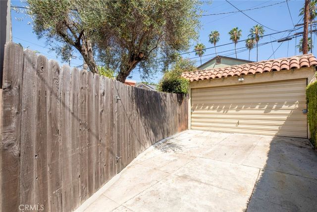 4909 York, Los Angeles, CA 90042