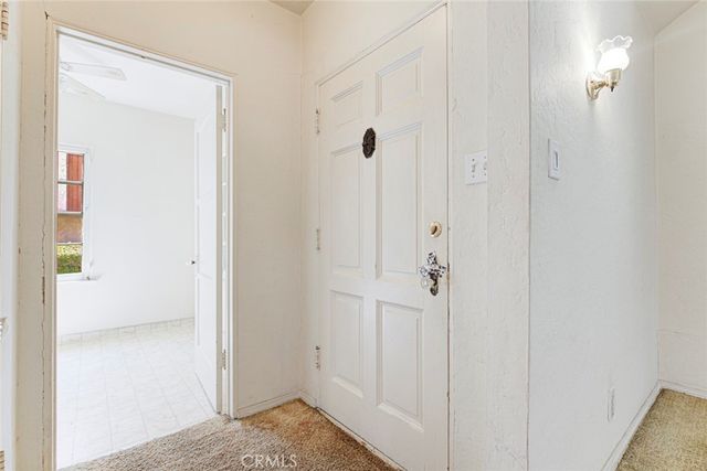 4909 York, Los Angeles, CA 90042