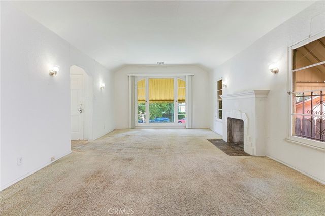 4909 York, Los Angeles, CA 90042