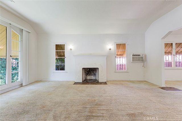 4909 York, Los Angeles, CA 90042