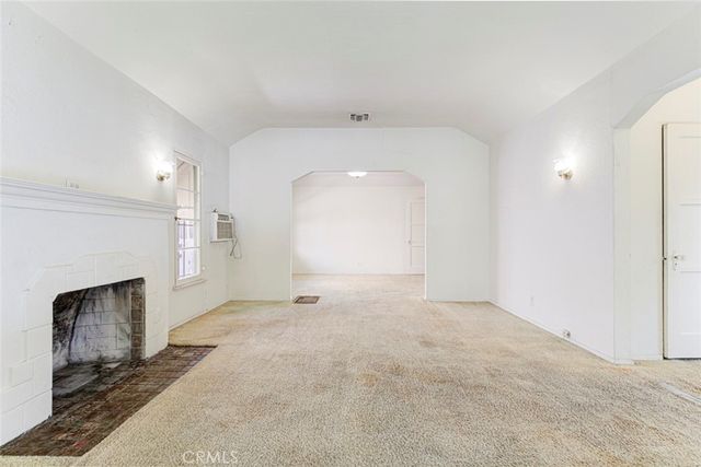 4909 York, Los Angeles, CA 90042