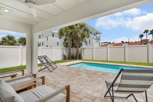104 7Th St, St Augustine, FL 32080