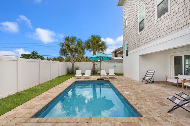 104 7Th St, St Augustine, FL 32080