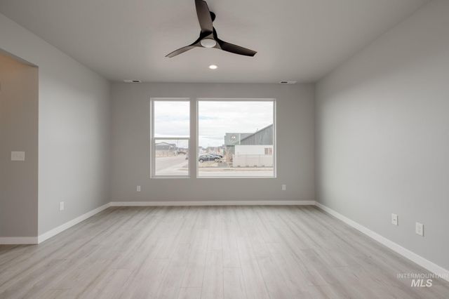 6651 W Fairy Falls Dr, Meridian, ID 83646