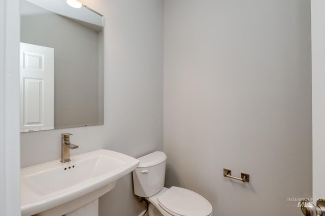 6651 W Fairy Falls Dr, Meridian, ID 83646