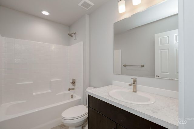 6651 W Fairy Falls Dr, Meridian, ID 83646