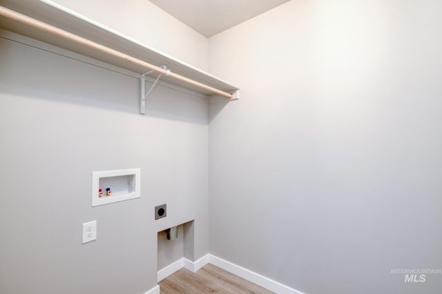 6651 W Fairy Falls Dr, Meridian, ID 83646