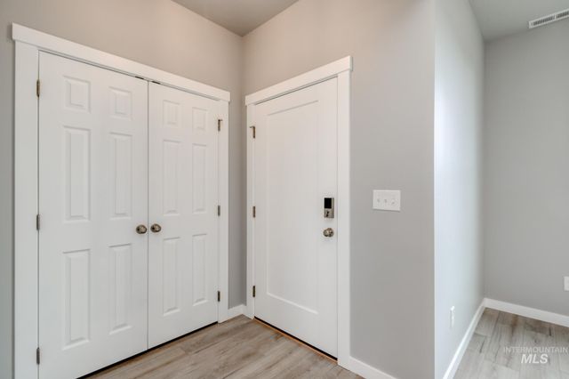 6651 W Fairy Falls Dr, Meridian, ID 83646