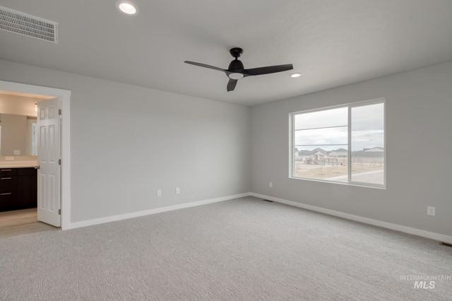 6651 W Fairy Falls Dr, Meridian, ID 83646