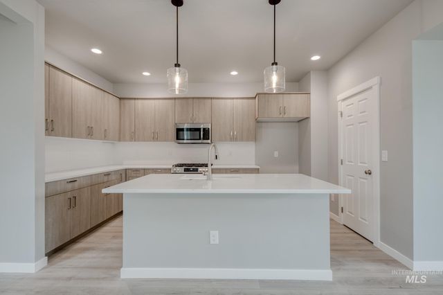 6651 W Fairy Falls Dr, Meridian, ID 83646