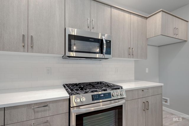 6651 W Fairy Falls Dr, Meridian, ID 83646