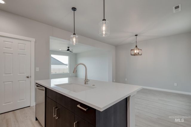 6651 W Fairy Falls Dr, Meridian, ID 83646