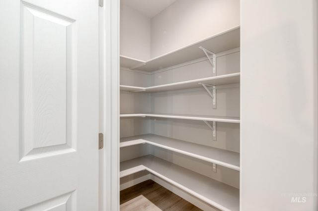 6651 W Fairy Falls Dr, Meridian, ID 83646