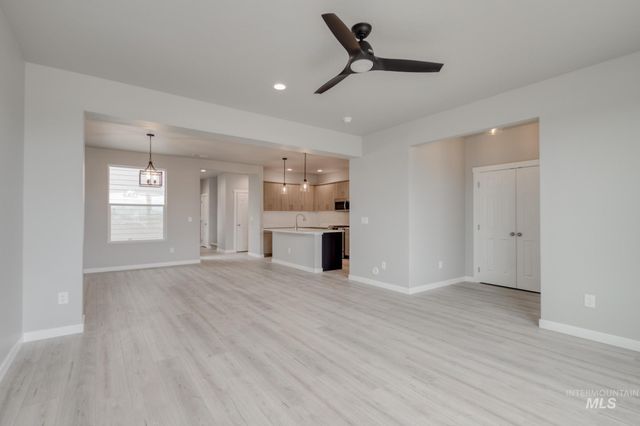 6651 W Fairy Falls Dr, Meridian, ID 83646