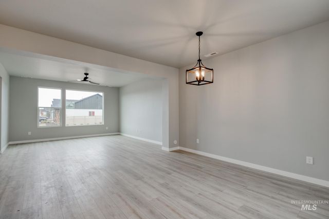 6651 W Fairy Falls Dr, Meridian, ID 83646