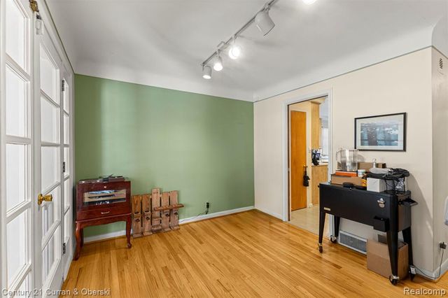 25703 Loch Lomond Drive, Dearborn Heights, MI 48125