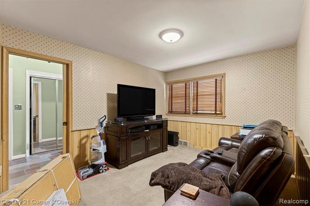 25703 Loch Lomond Drive, Dearborn Heights, MI 48125