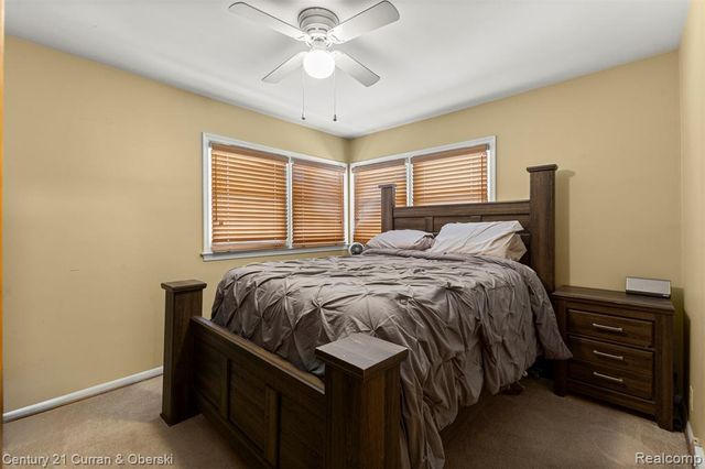 25703 Loch Lomond Drive, Dearborn Heights, MI 48125