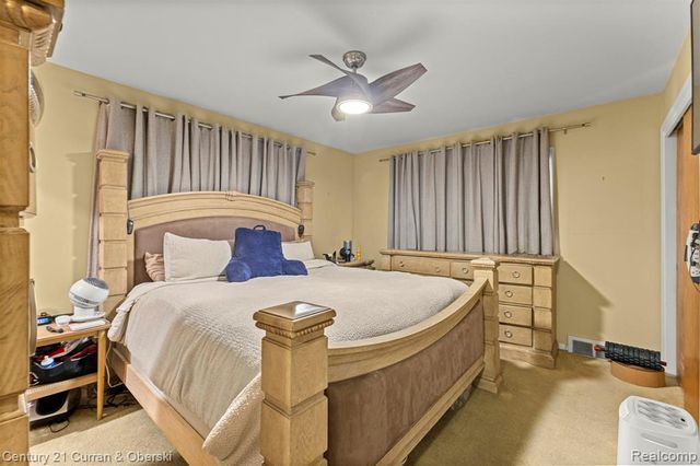 25703 Loch Lomond Drive, Dearborn Heights, MI 48125