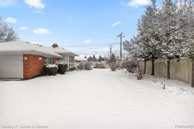 25703 Loch Lomond Drive, Dearborn Heights, MI 48125