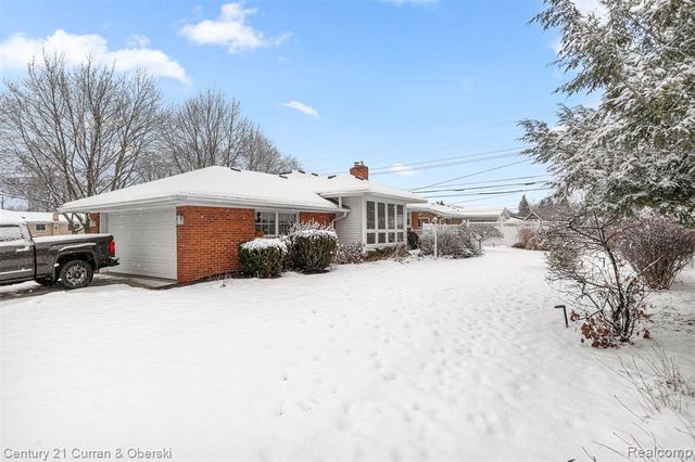 25703 Loch Lomond Drive, Dearborn Heights, MI 48125