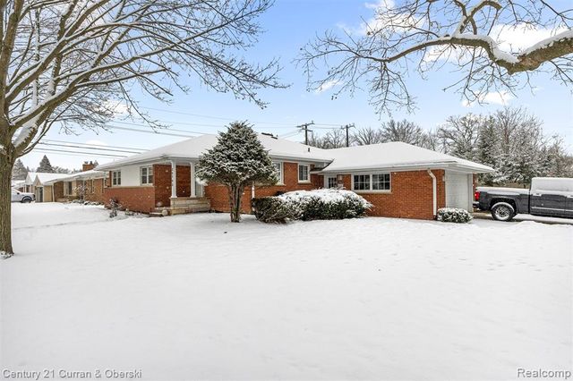25703 Loch Lomond Drive, Dearborn Heights, MI 48125