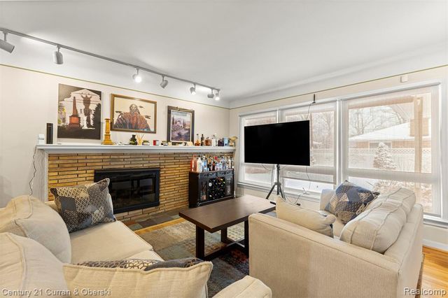 25703 Loch Lomond Drive, Dearborn Heights, MI 48125