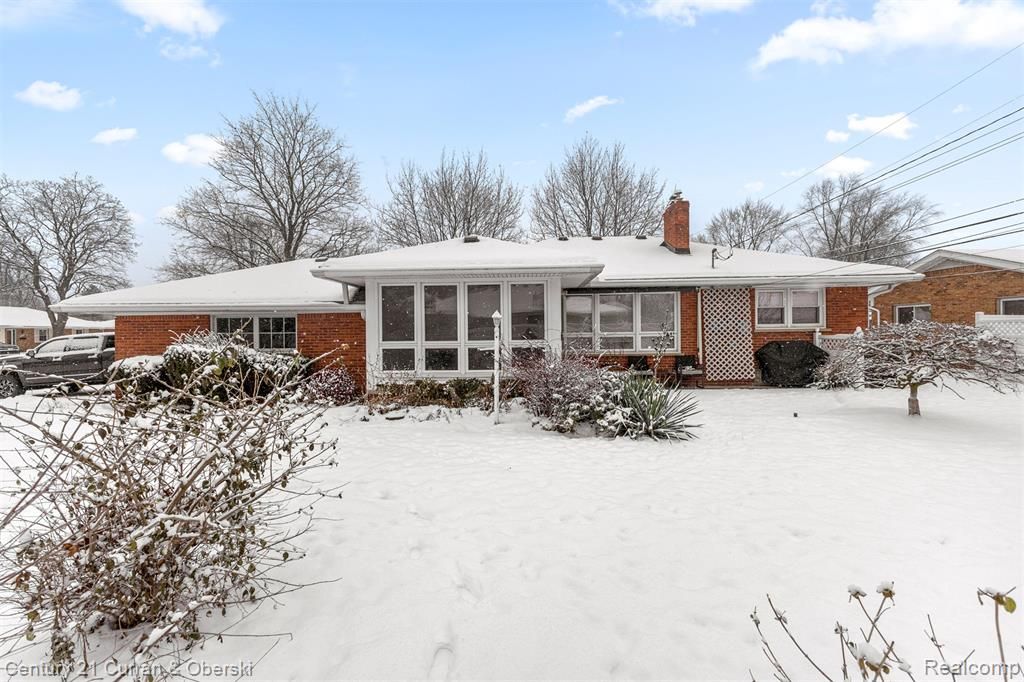 25703 Loch Lomond Drive, Dearborn Heights, MI 48125