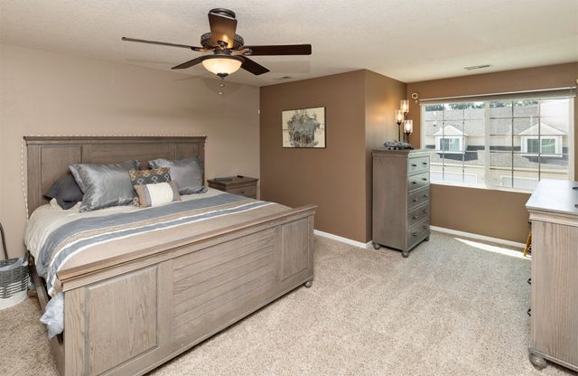 1400 S 52nd Street 21, West Des Moines, IA 50265