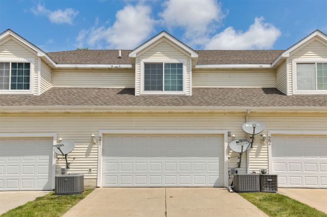 1400 S 52nd Street 21, West Des Moines, IA 50265