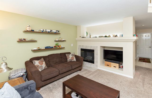 1400 S 52nd Street 21, West Des Moines, IA 50265