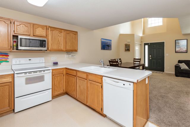 1400 S 52nd Street 21, West Des Moines, IA 50265