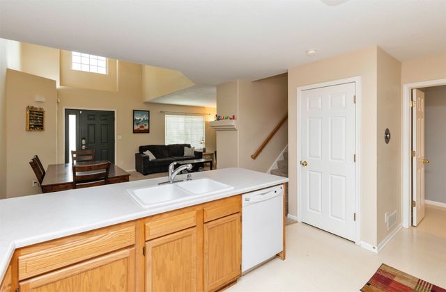 1400 S 52nd Street 21, West Des Moines, IA 50265