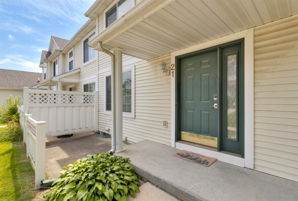 1400 S 52nd Street 21, West Des Moines, IA 50265