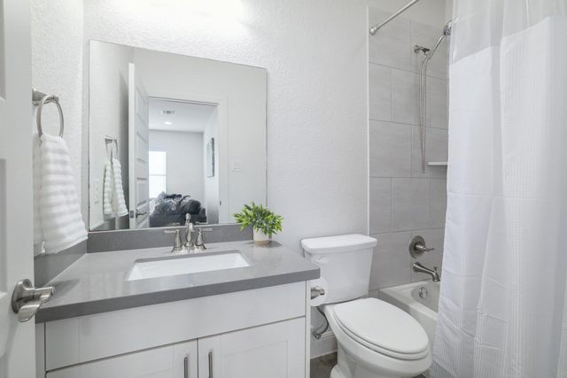 213 Encore DR, Liberty Hill, TX 78642