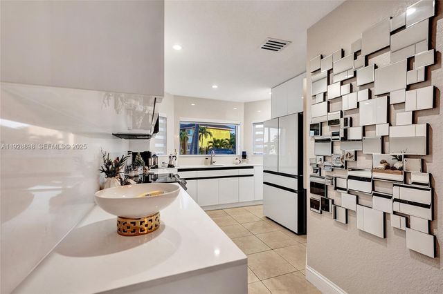 16610 SW 141st Ct, Miami, FL 33177